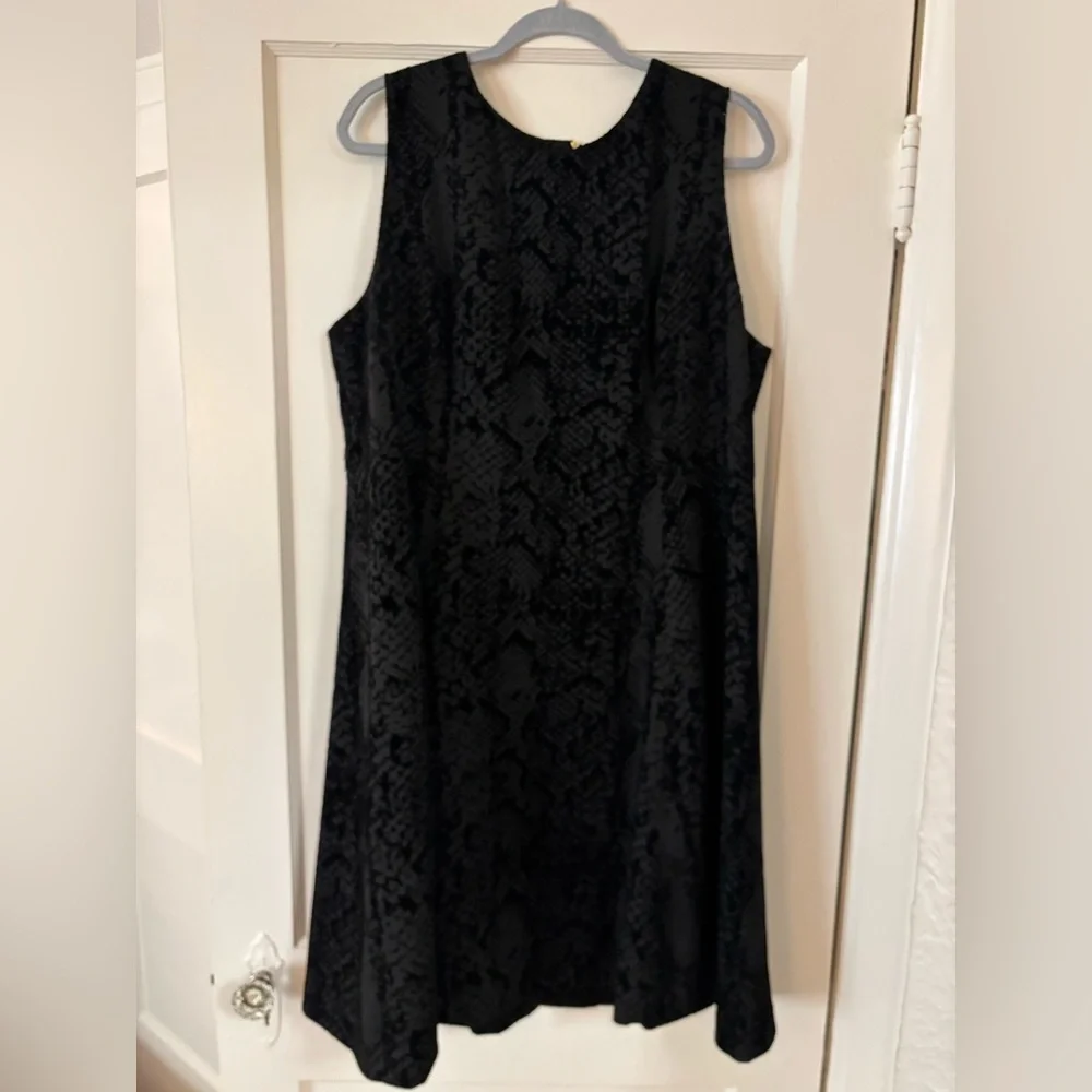 Calvin Klein Plus Size Sheath Dress | Black Textured Snakeskin Print | 18W - Picture 4 of 6